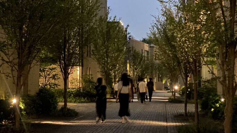 日本東京神殿を見学し、元麻布・南麻布の裏路地を歩く|夜の高低差と建築を楽しむ開催レポート