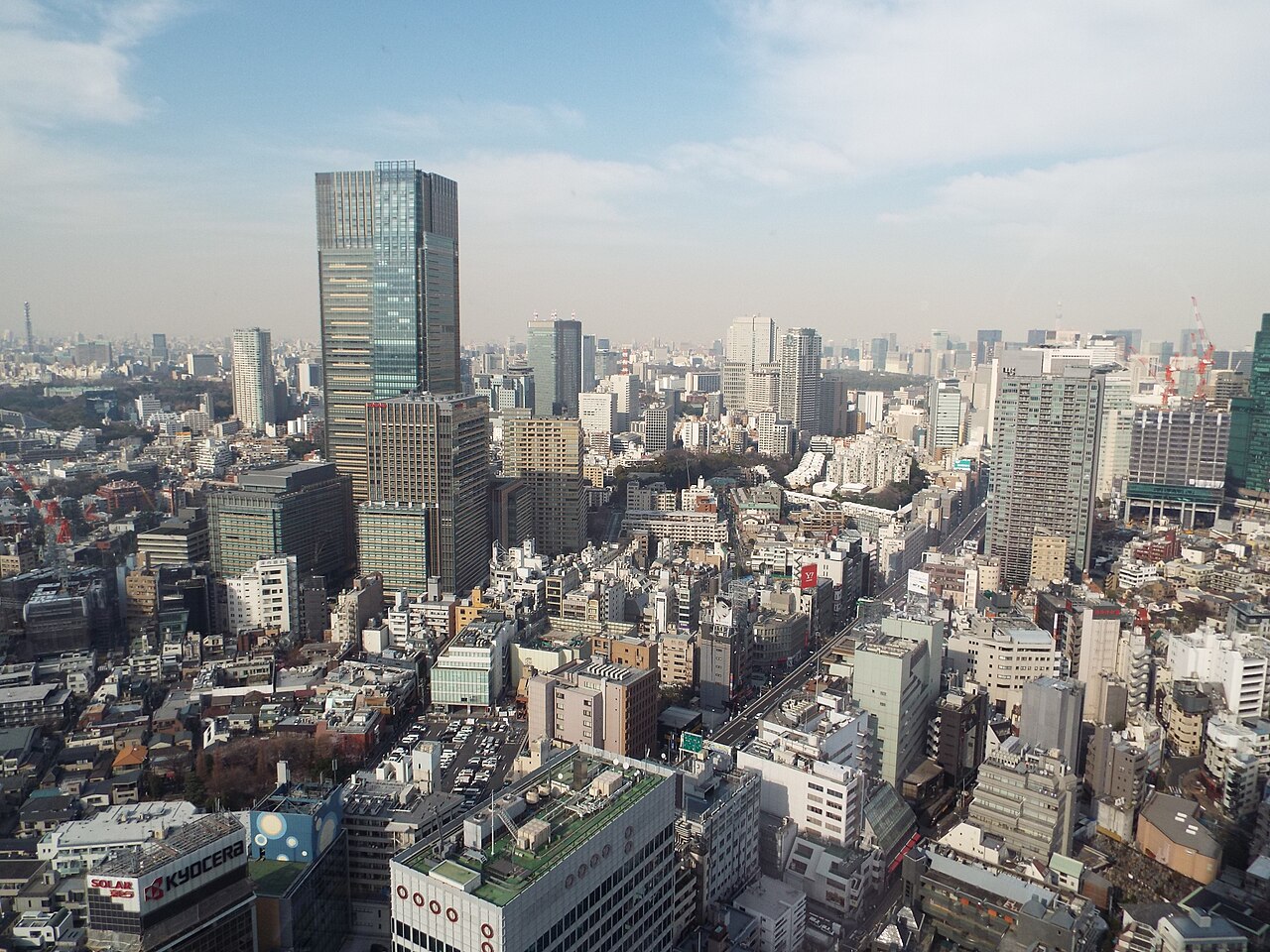 六本木ヒルズ森タワー方面から見た東京ミッドタウンの全景
