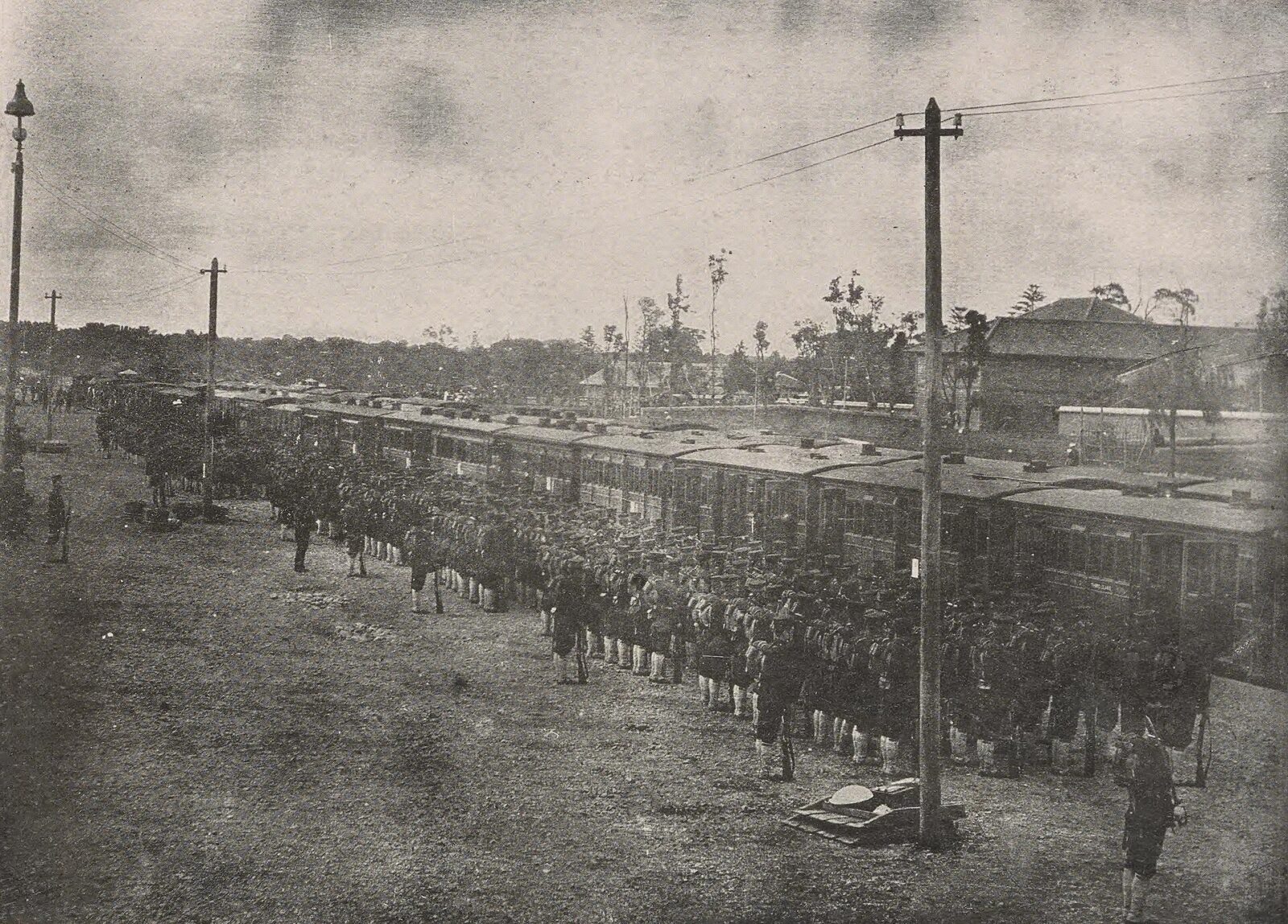 1894年に青山停車場から出発する歩兵第三連隊第一大隊