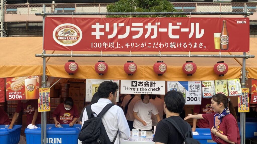 新橋こいち祭の明るい時間帯の飲食ブース