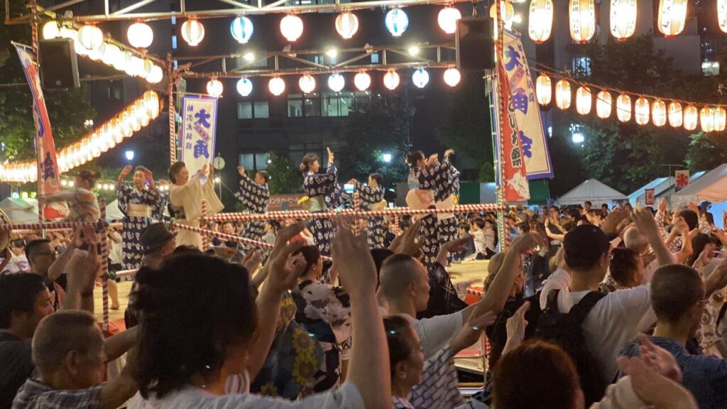 新橋こいち祭の夜の盆踊り会場