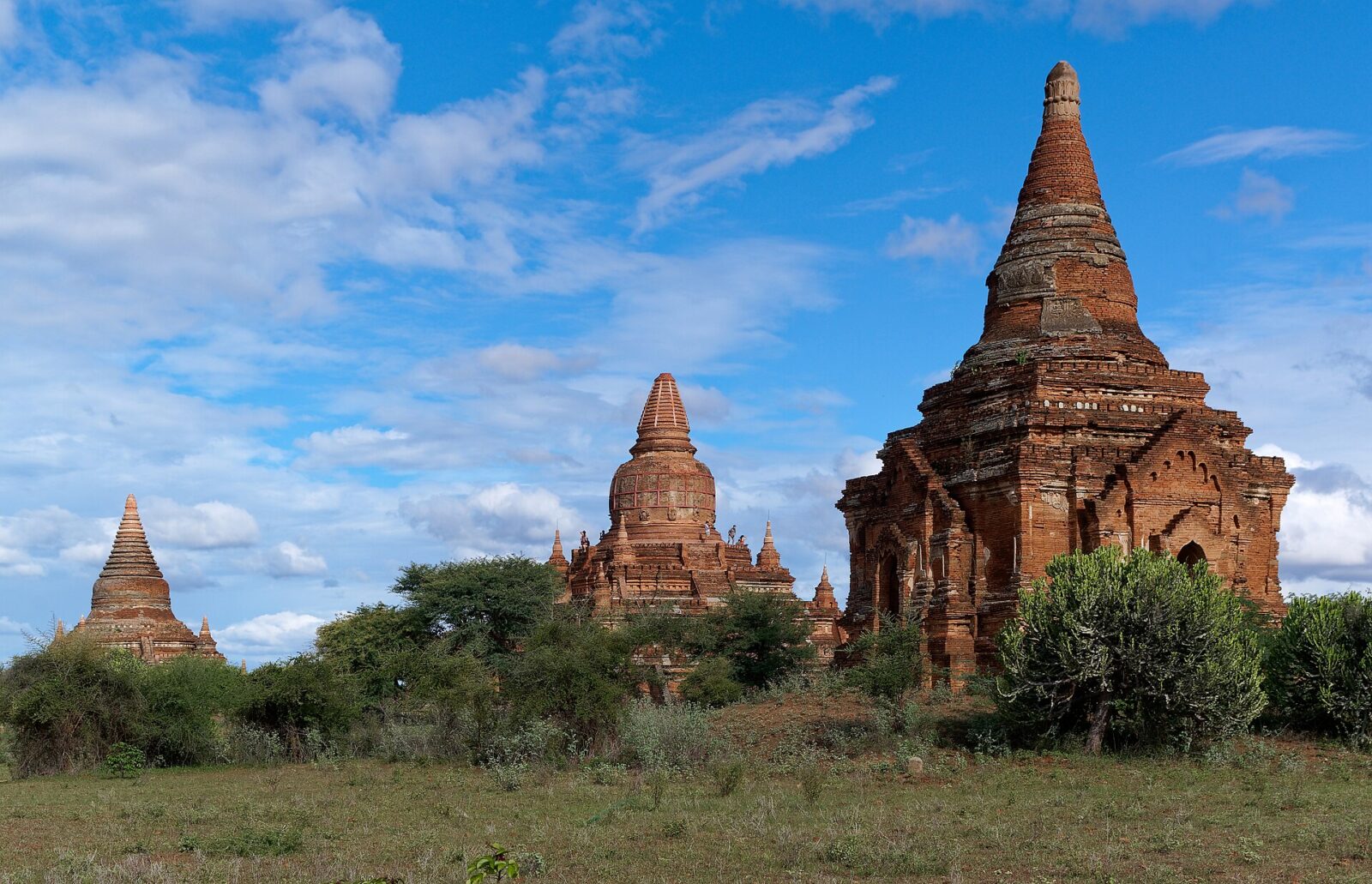 ミャンマーのバガン平原に広がる仏教寺院群