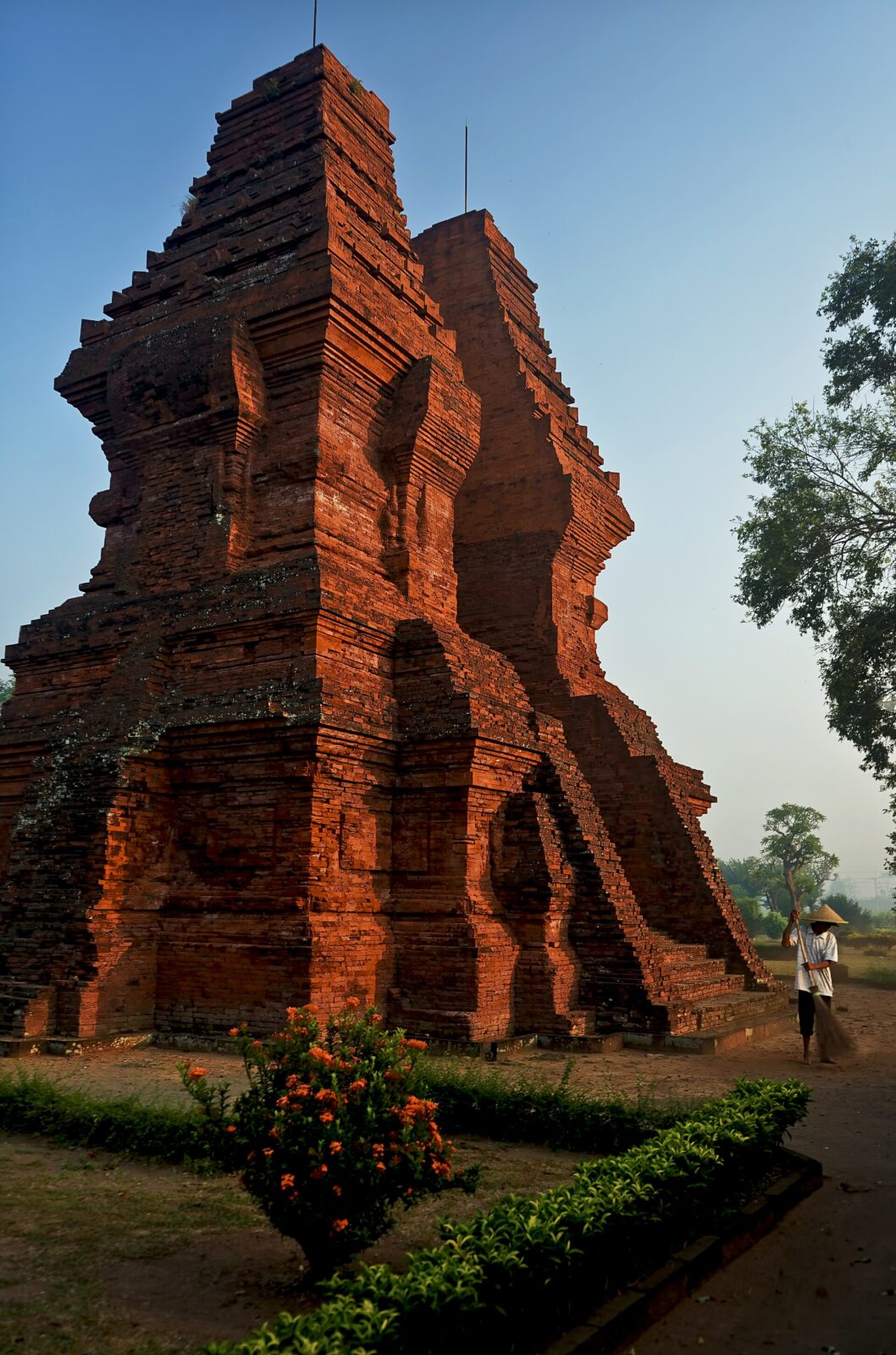 インドネシア東ジャワのマジャパヒト王都遺跡ウリンギン・ラワン門