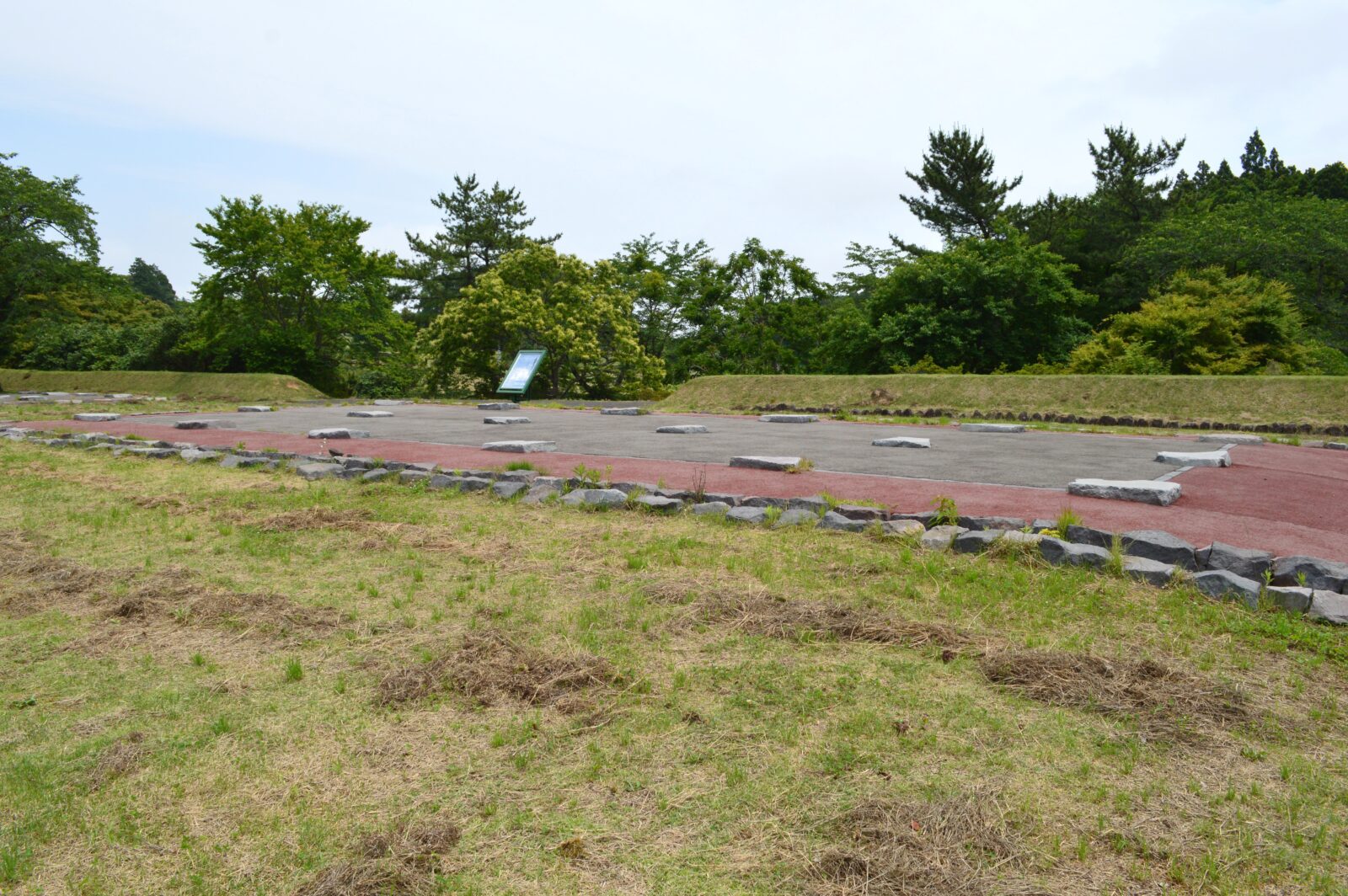 宮城県多賀城市に残る多賀城政庁跡の東脇殿