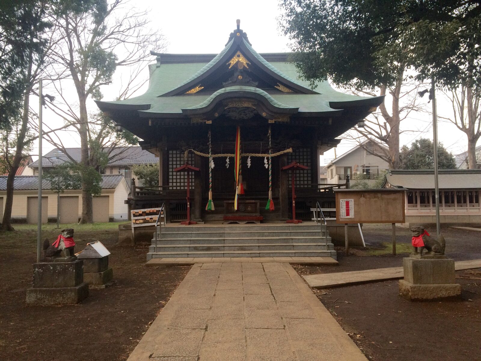 東京都杉並区高井戸西にある第六天神社の拝殿