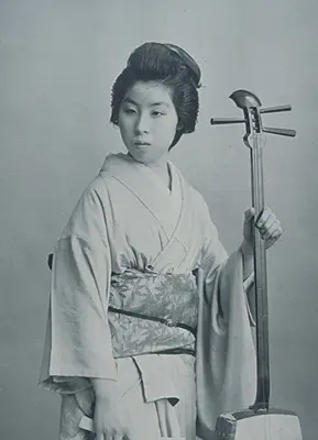 小川一眞が1902年に撮影した葭町芸妓・幾代の肖像
