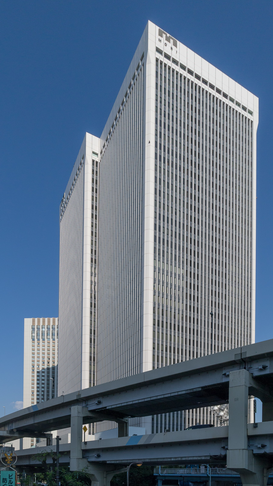 赤坂一丁目のアークヒルズに建つアーク森ビル