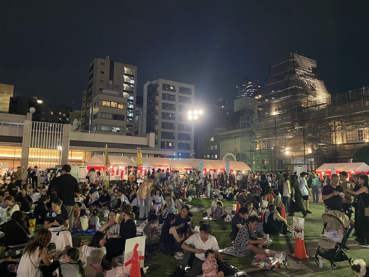 築地本願寺納涼盆踊り大会の休憩エリア