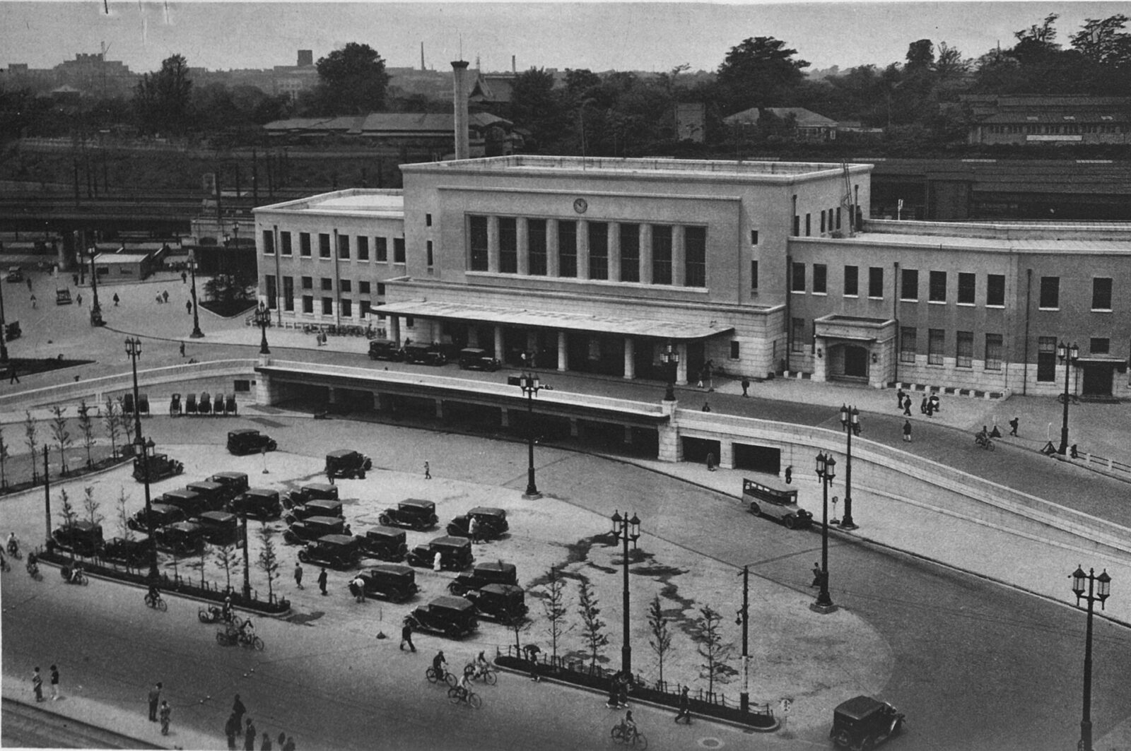 1932年に再建された東京の上野駅舎