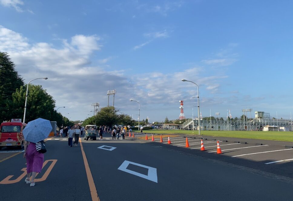 米軍基地一般開放イベントの広い会場