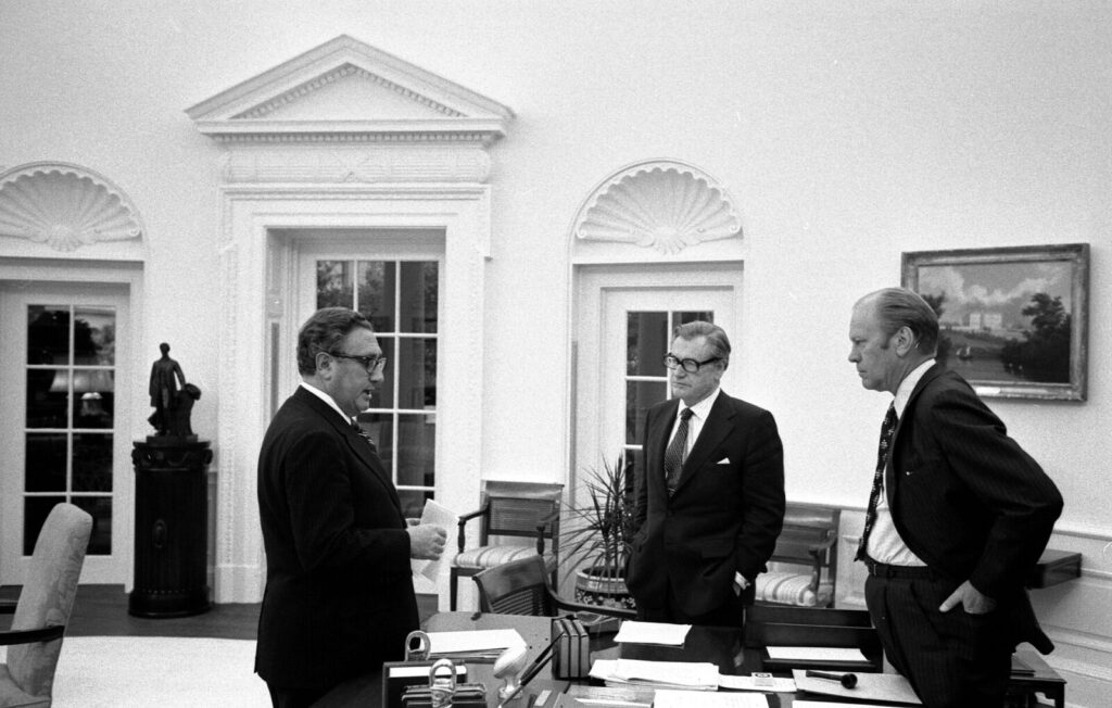 1975年4月28日にサイゴン情勢を協議するフォード大統領ら