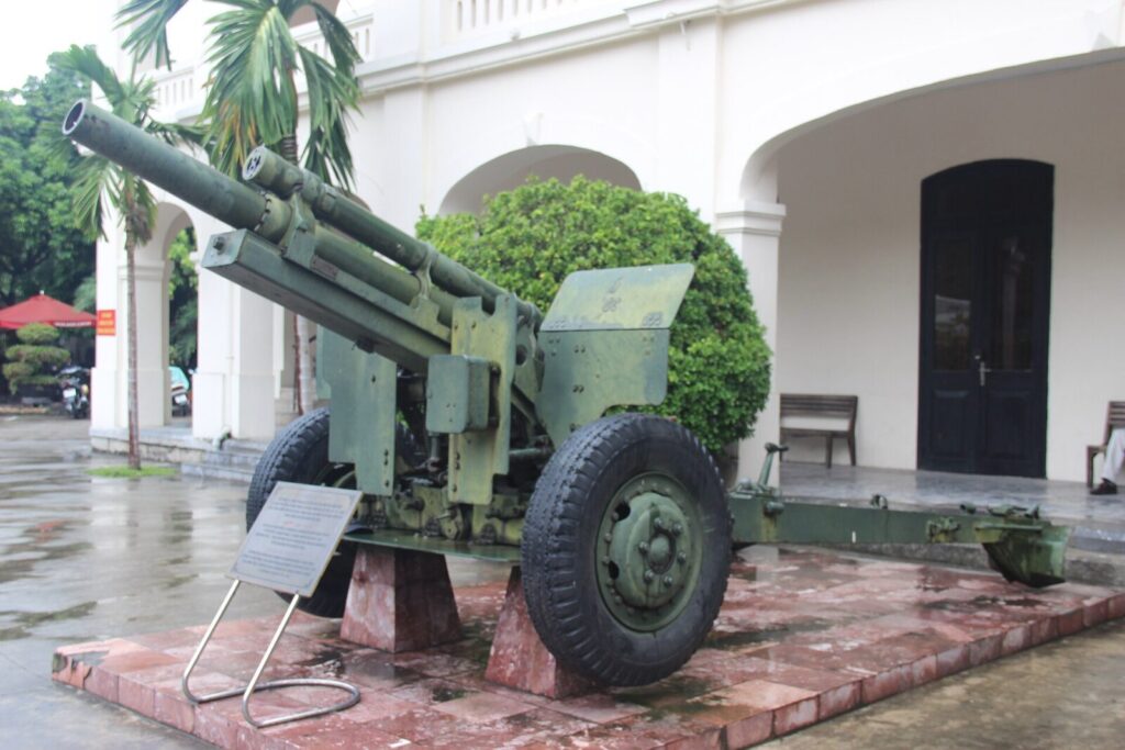 ベトナム軍事歴史博物館に展示されたディエンビエンフー戦の105ミリ榴弾砲