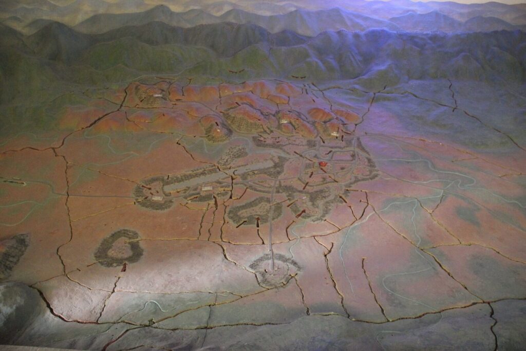 1954年のディエンビエンフー戦最終局面を説明するベトナム軍事歴史博物館の展示