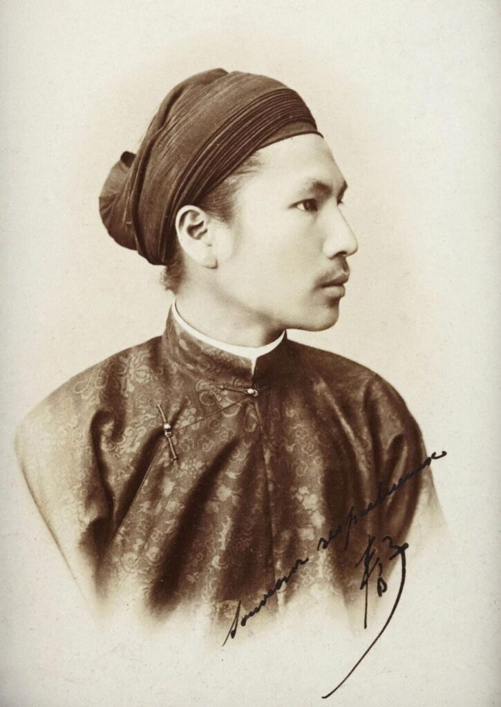 1890年代頃、アルジェリア流刑中のハム・ギ帝