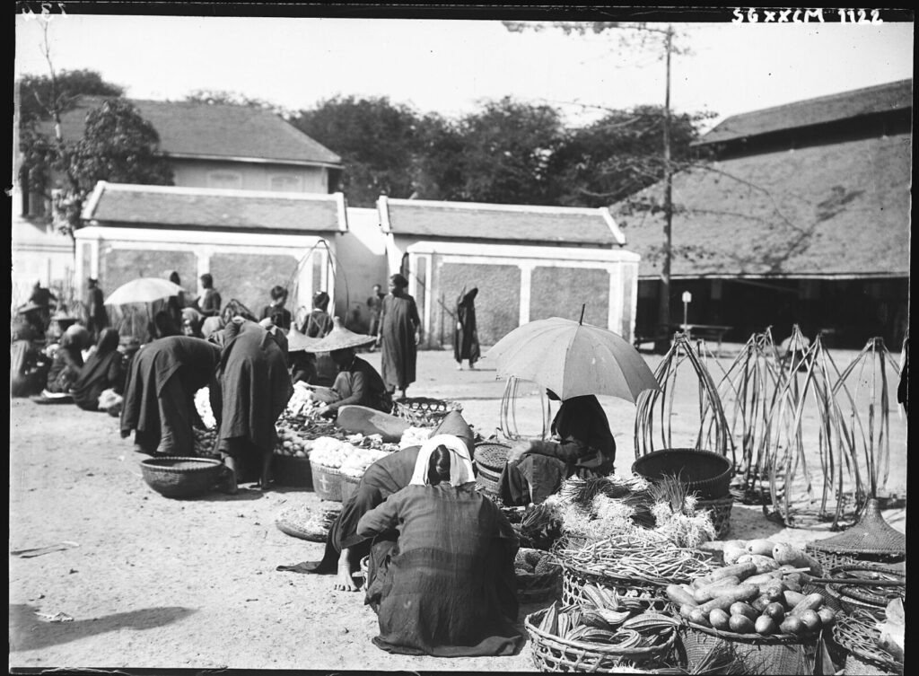 フランス植民地時代のサイゴン市場と人々