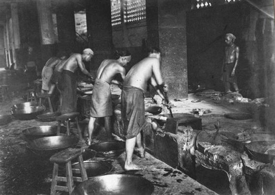 1890年頃のサイゴンにあったアヘン製造所