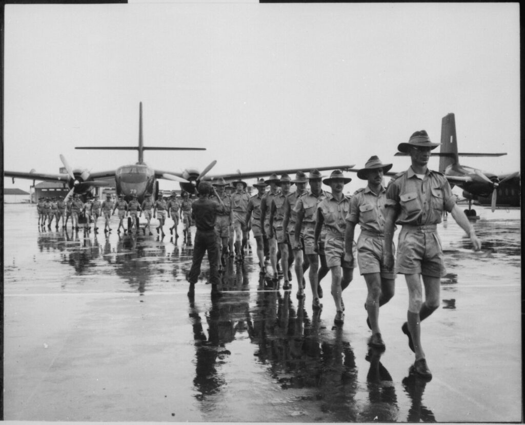 1964年、タンソンニャット空港に到着したオーストラリア空軍部隊