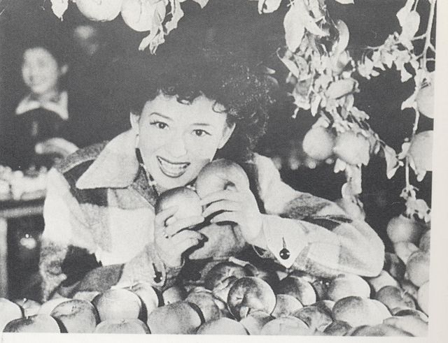 「リンゴの唄」を歌った並木路子の1946年頃の肖像