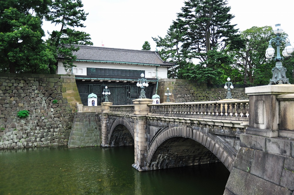 東京の皇居正門と石橋