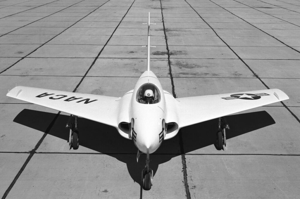 水平尾翼を持たないノースロップX-4バンタム