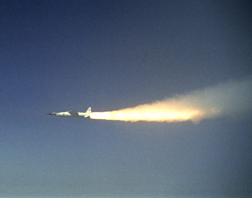 ロケットブースターで加速するX-43A