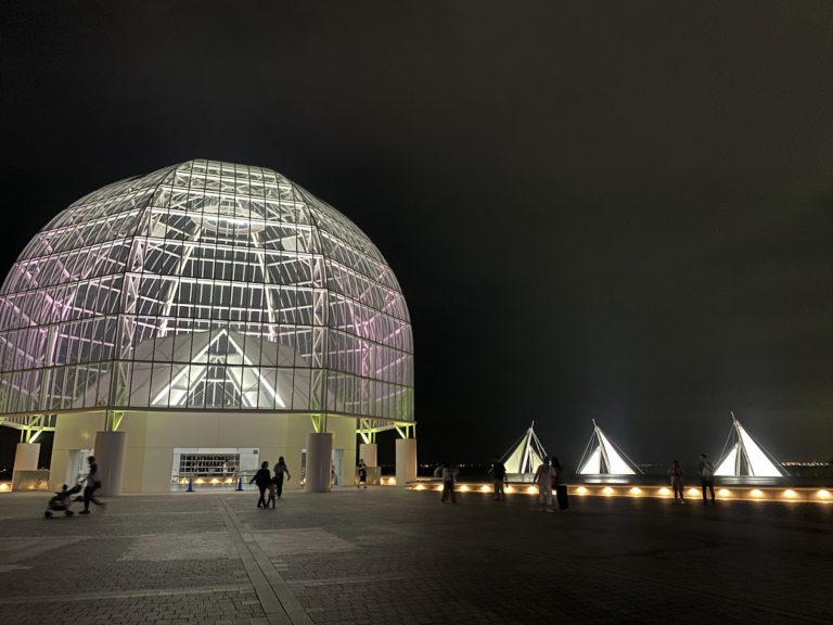 葛西臨海水族園「水族園で夕涼み」2026年開催レポート｜夜のペンギンとマグロ、花と光のムーブメント