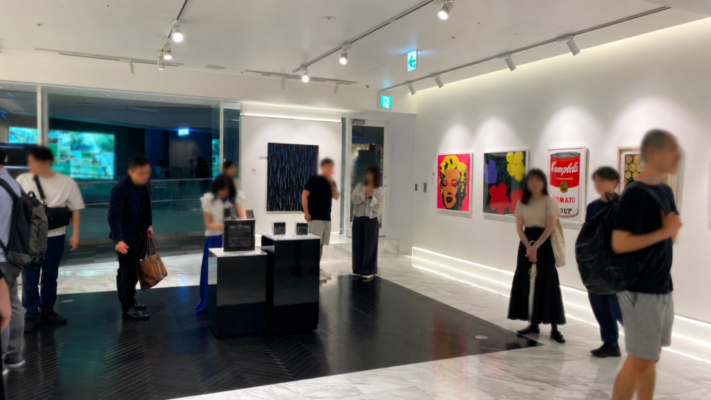 AND COLLECTION Contemporary Artのギャラリー内観