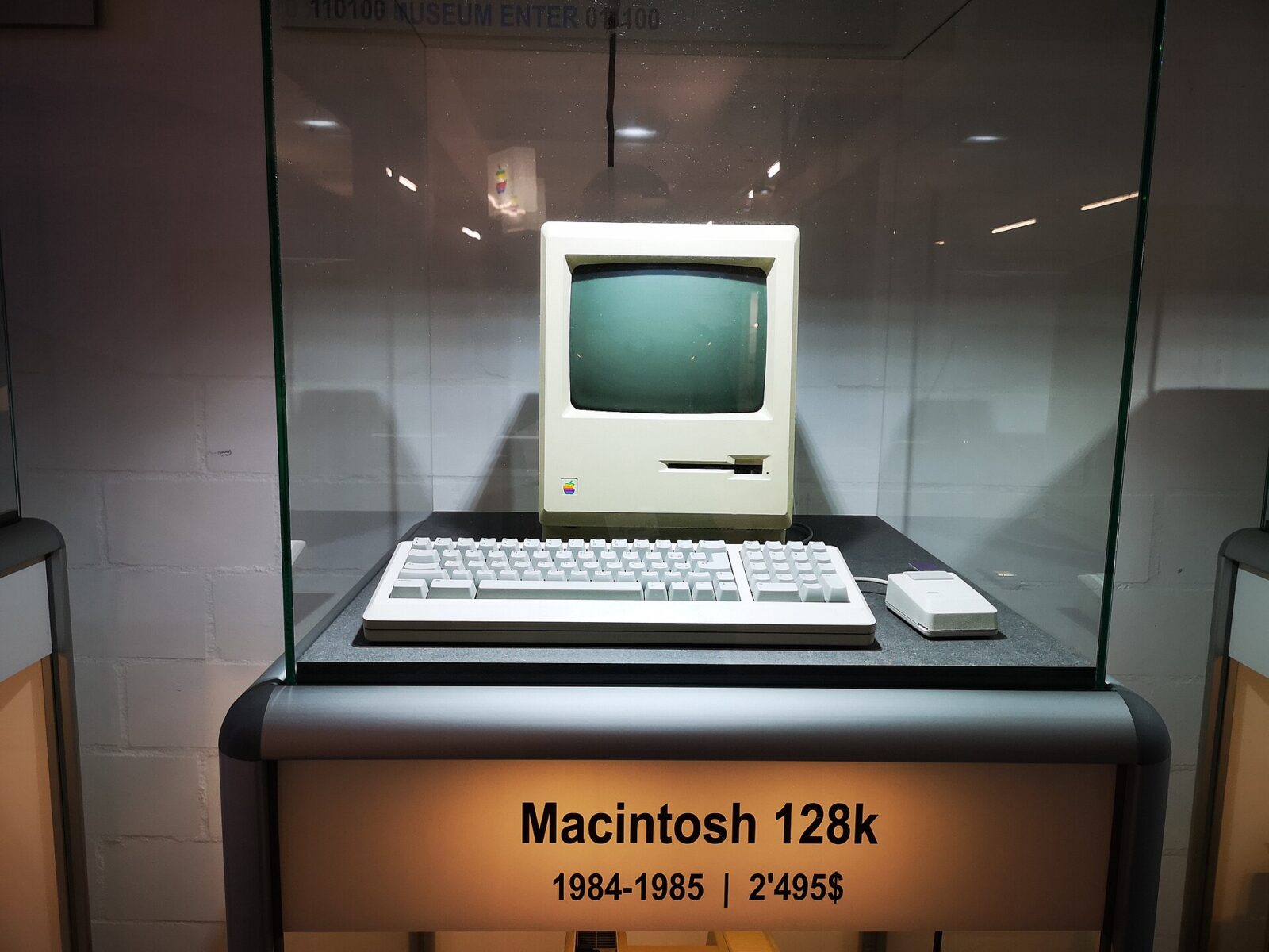1984年に登場したApple Macintosh 128Kの実機