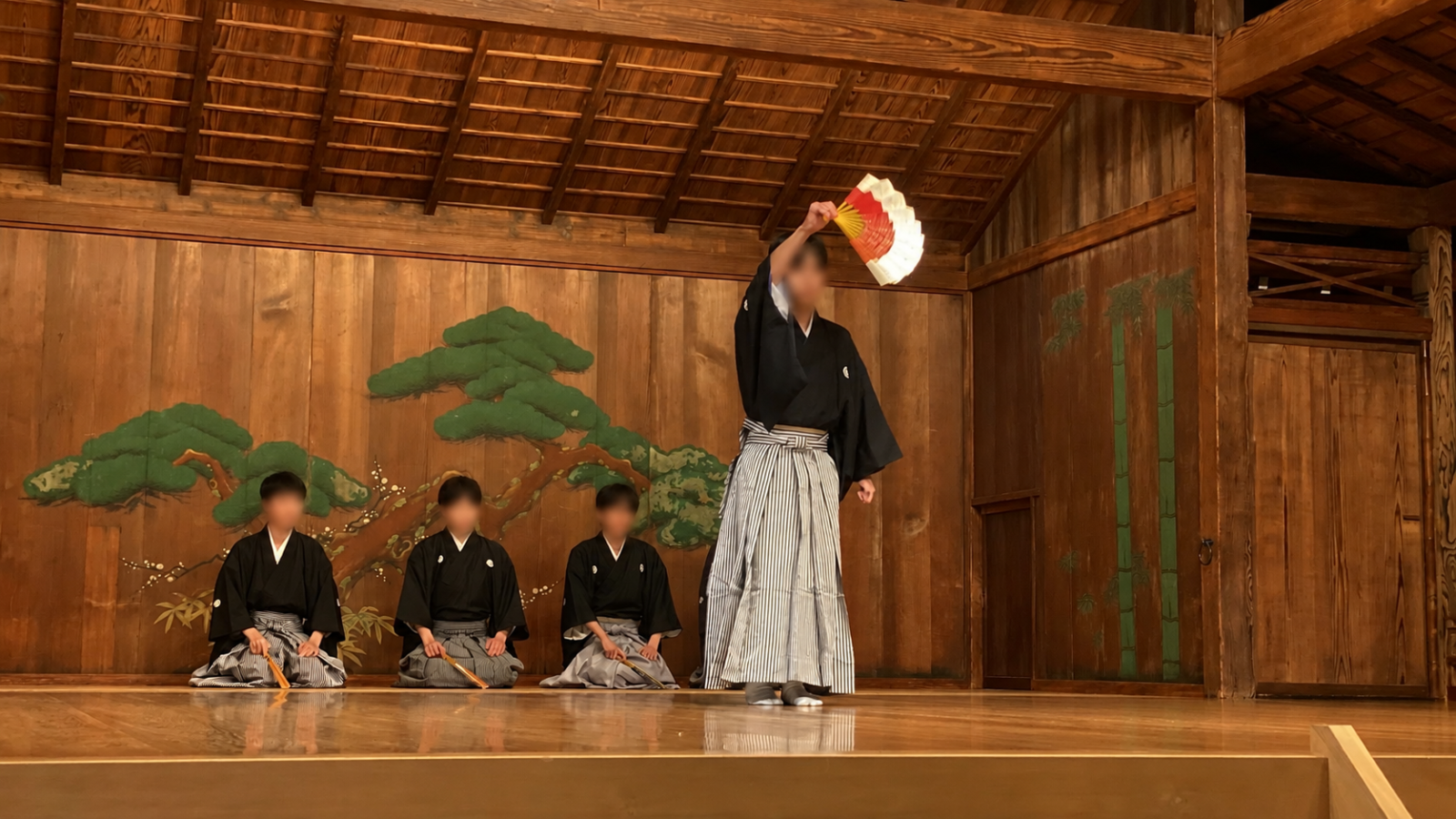 横浜能楽堂で披露された狂言の小舞