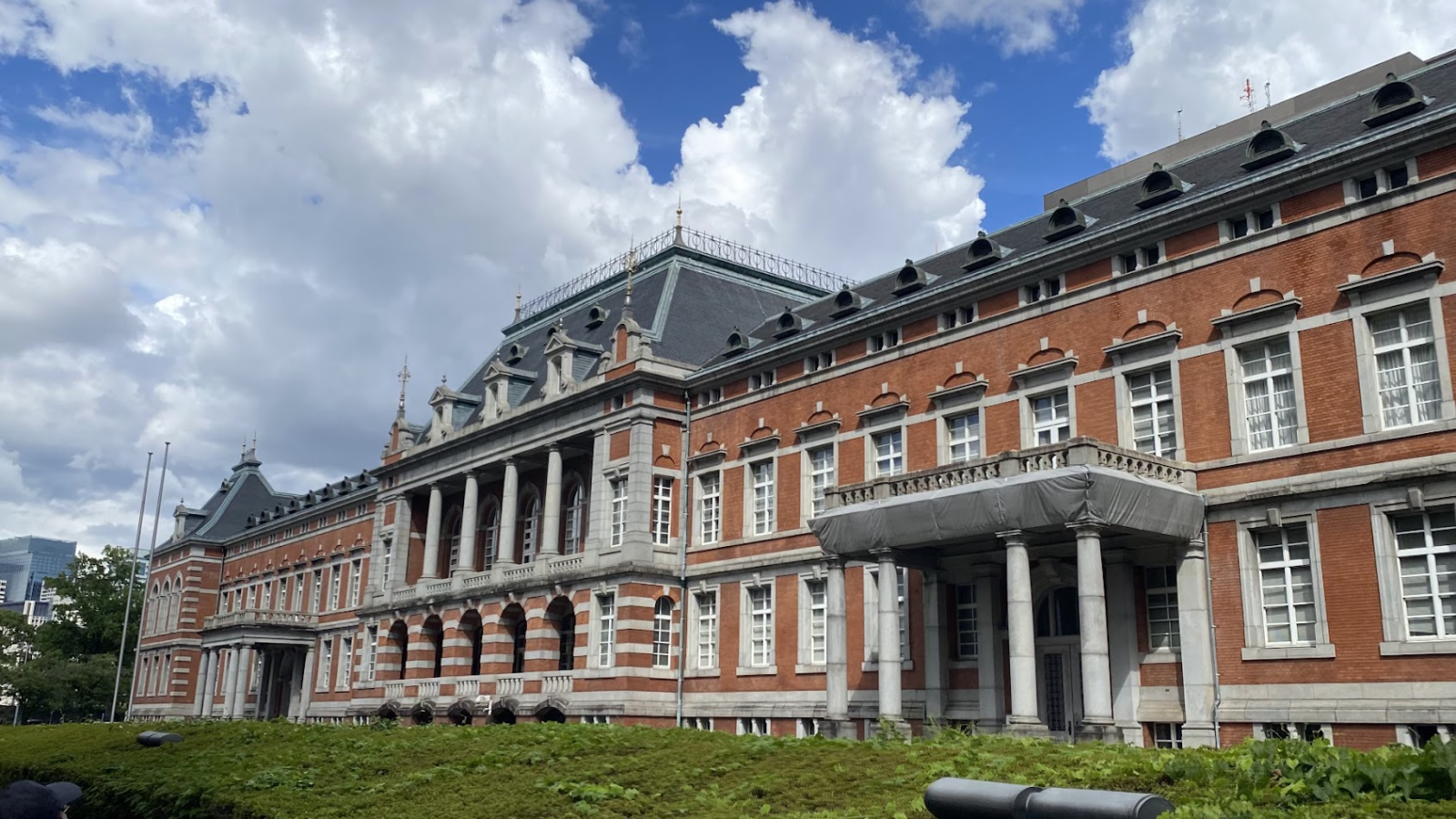 霞が関の法務省旧本館(赤れんが棟)の外観