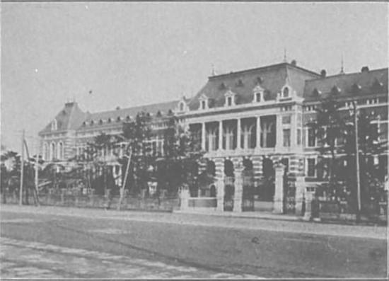 1912年刊『日本写真帖』に掲載された司法省庁舎(現在の法務省旧本館)