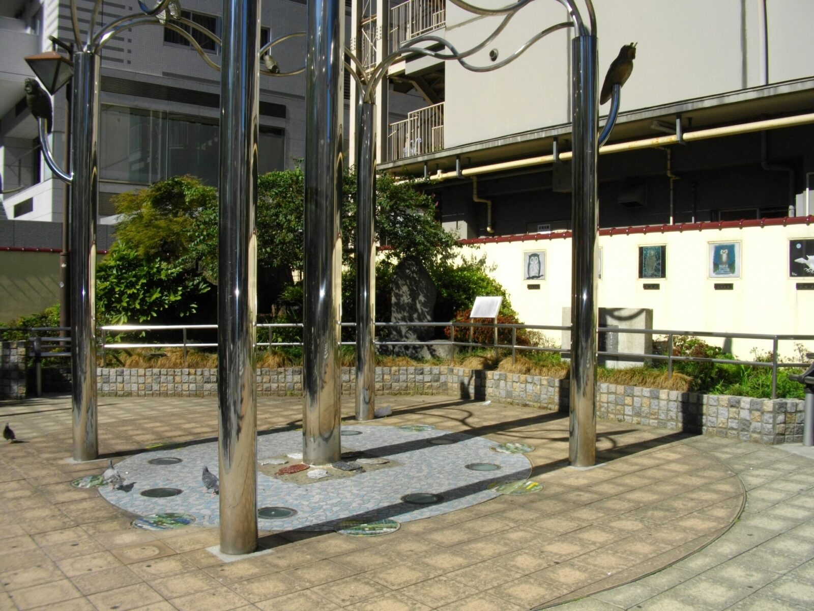 池袋駅西口の元池袋史跡公園