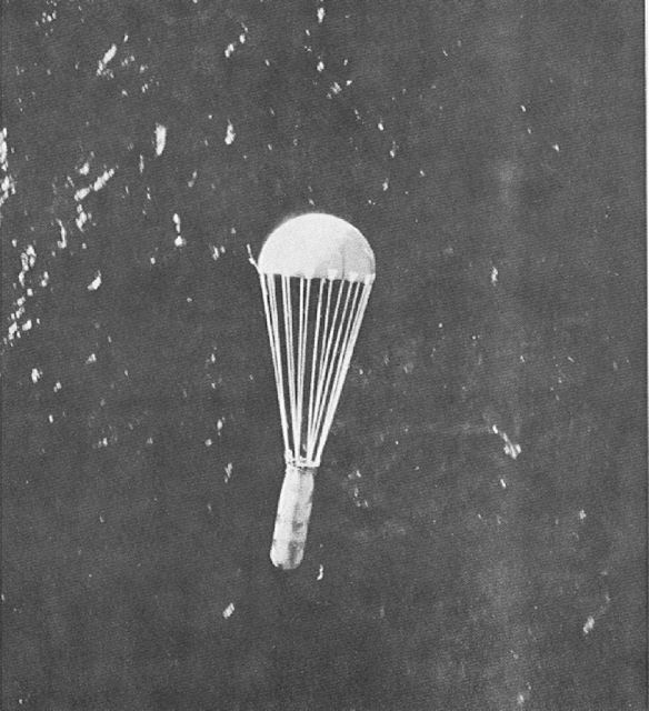 1945年、B-29から投下されるMark 26航空機雷