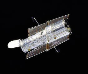 宇宙空間を飛行するHubble宇宙望遠鏡