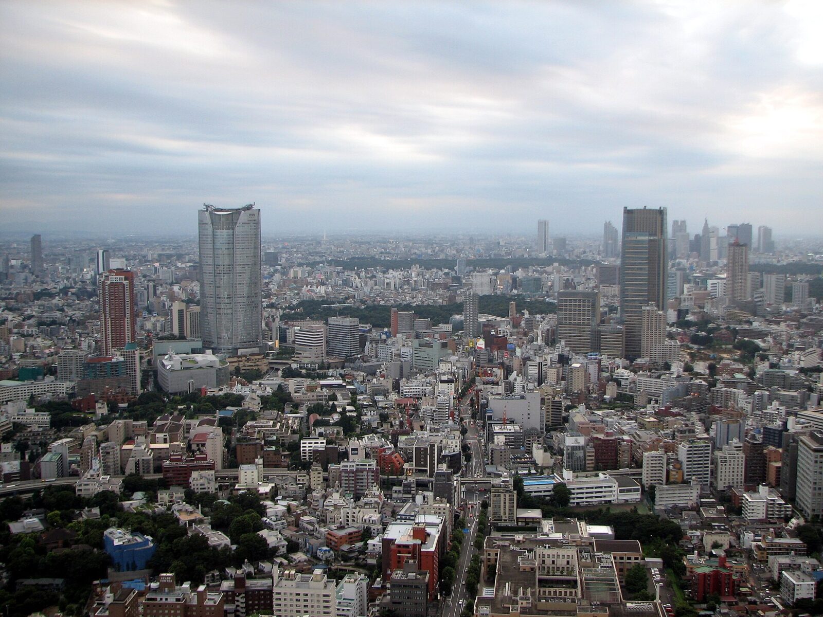 東京タワーから見た六本木ヒルズと東京ミッドタウン周辺の街並み