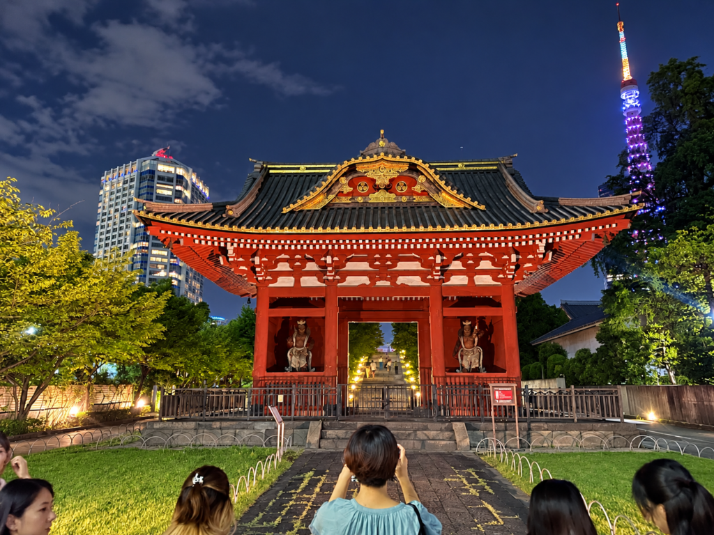 旧台徳院霊廟惣門と東京タワーの夜景