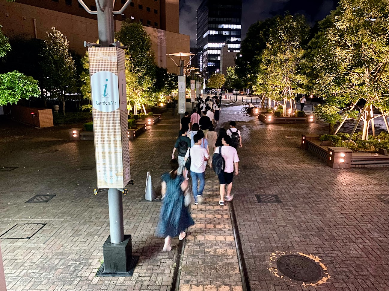 飯田橋アイガーデンエアの夜景と参加者
