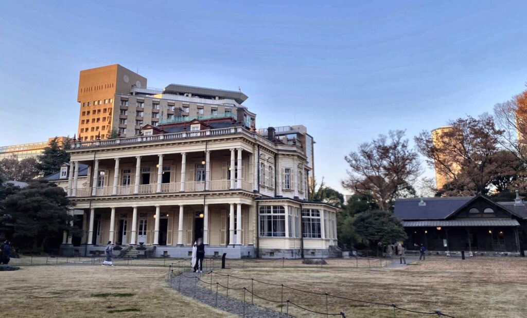 旧岩崎邸庭園の洋館と撞球室