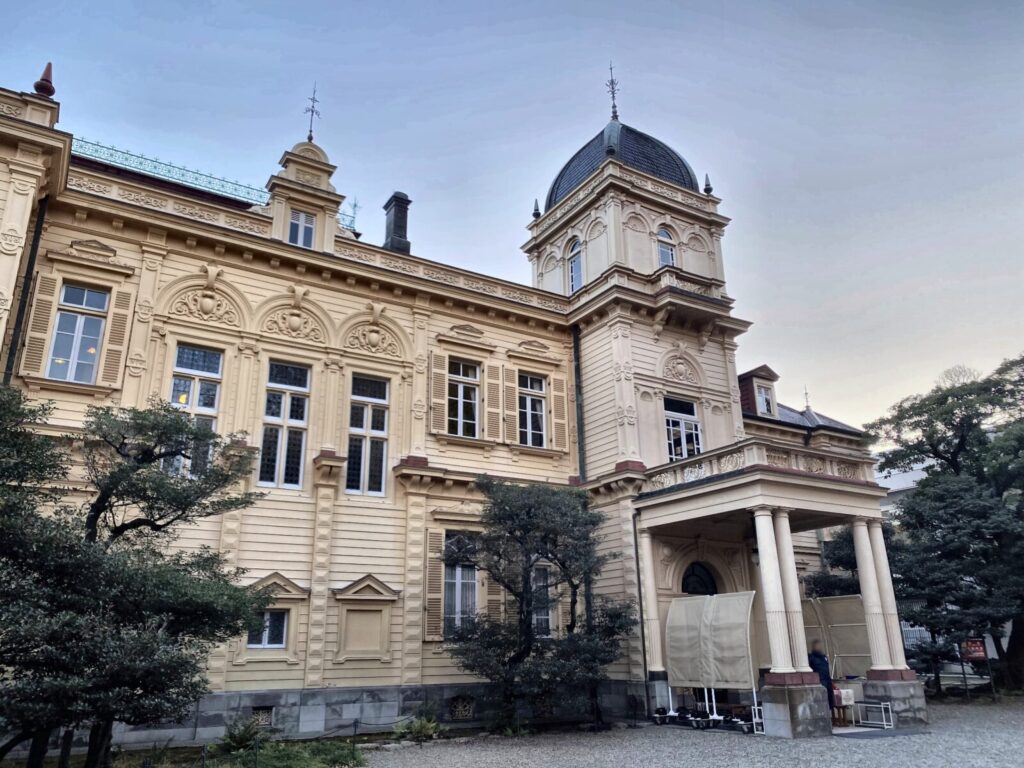 旧岩崎邸庭園 洋館の玄関側外観