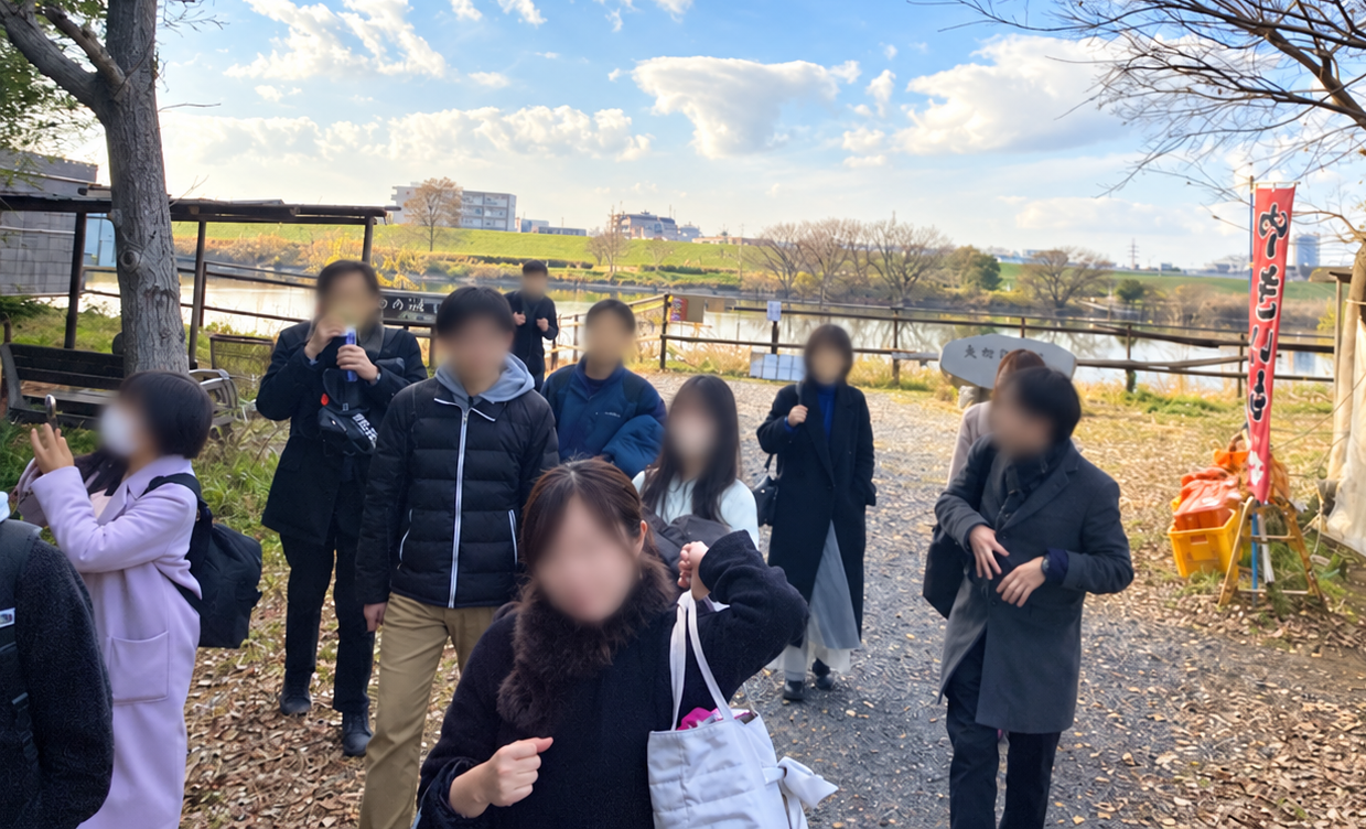 矢切の渡しで千葉県松戸市下矢切に到着した参加者