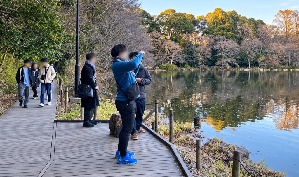 石神井公園・三宝寺池を散策する参加者