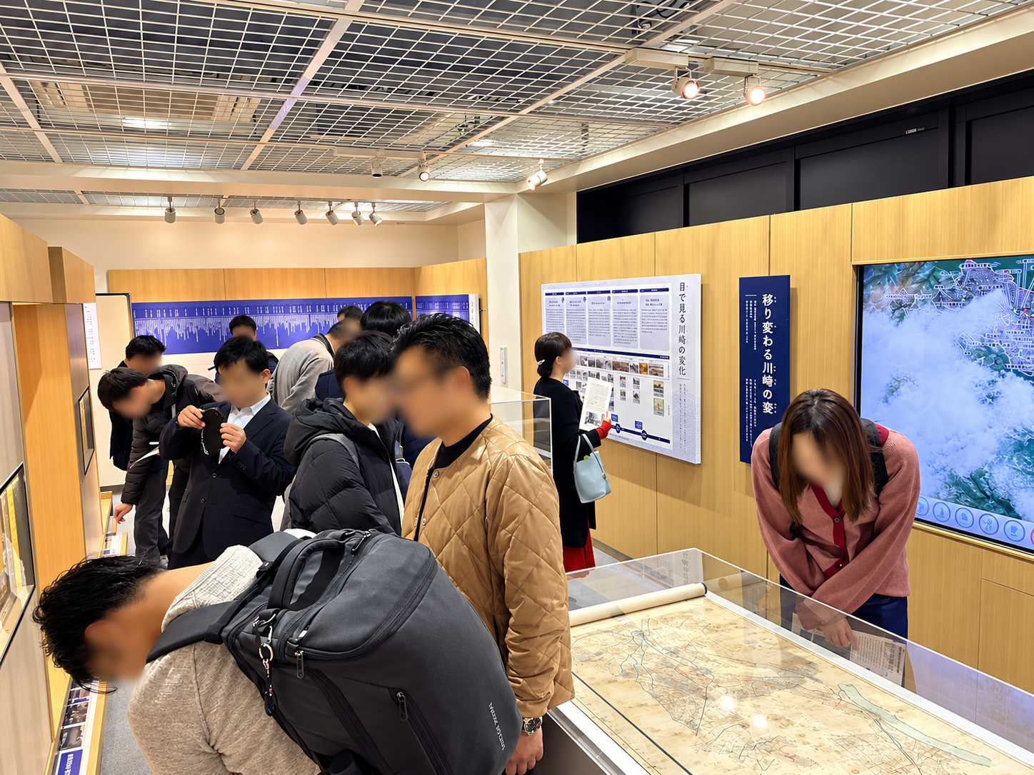 東海道かわさき宿交流館で川崎の変化を学ぶ参加者