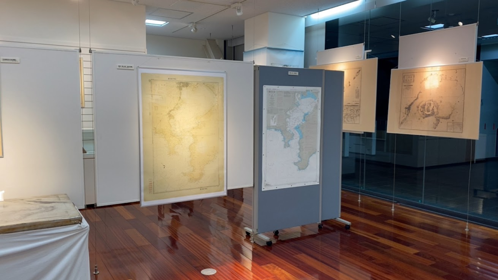 海上保安庁海洋情報資料館に展示された歴史的な海図