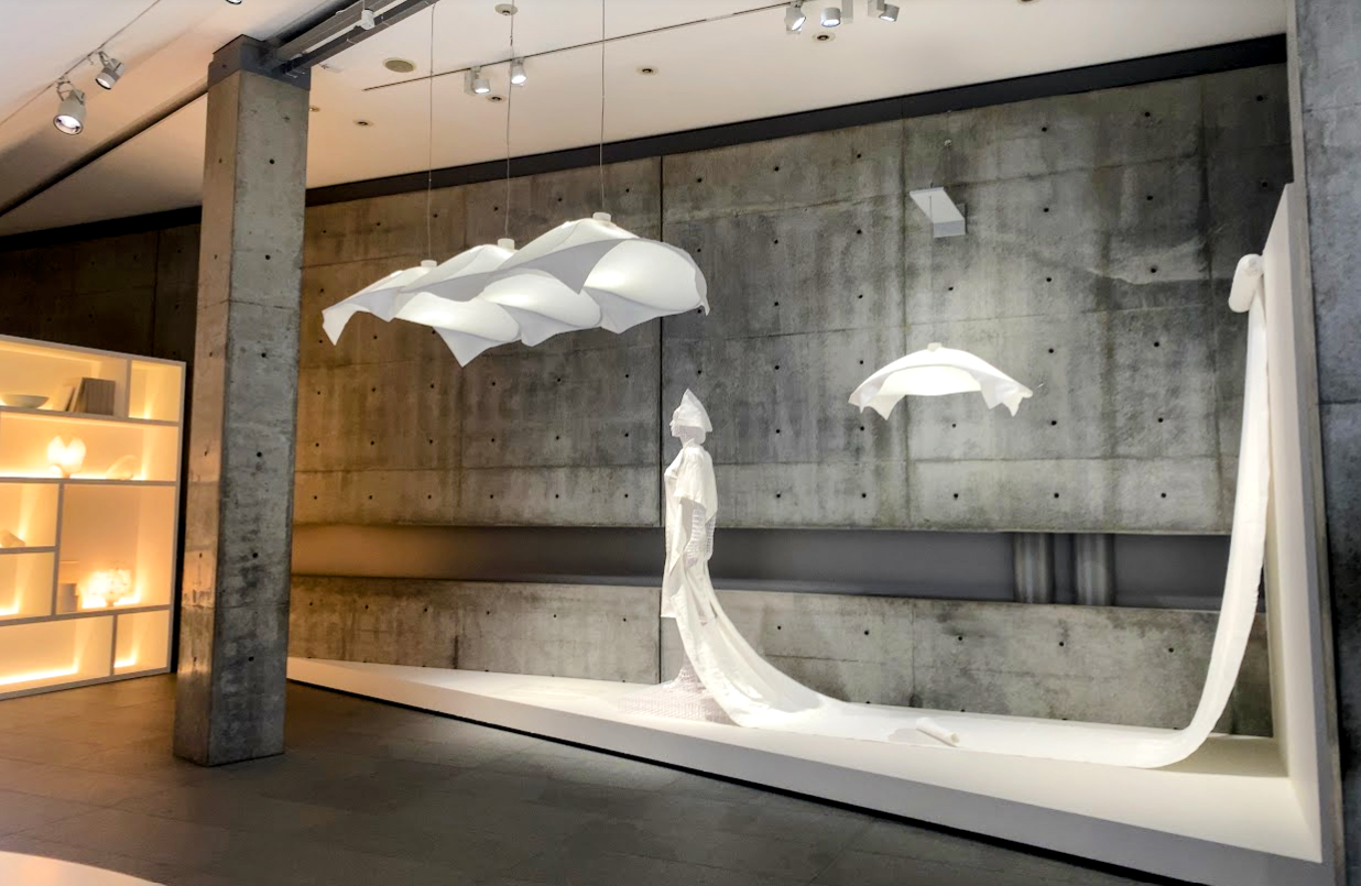 21_21 DESIGN SIGHTで見た白い造形作品の展示風景
