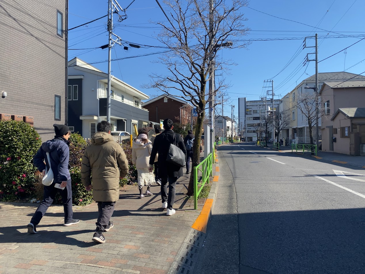 北区豊島の住宅街を歩くゆる歴史散歩会の参加者
