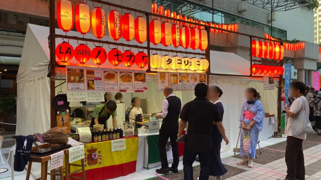 アークヒルズ秋祭り2026の多国籍グルメ屋台と提灯