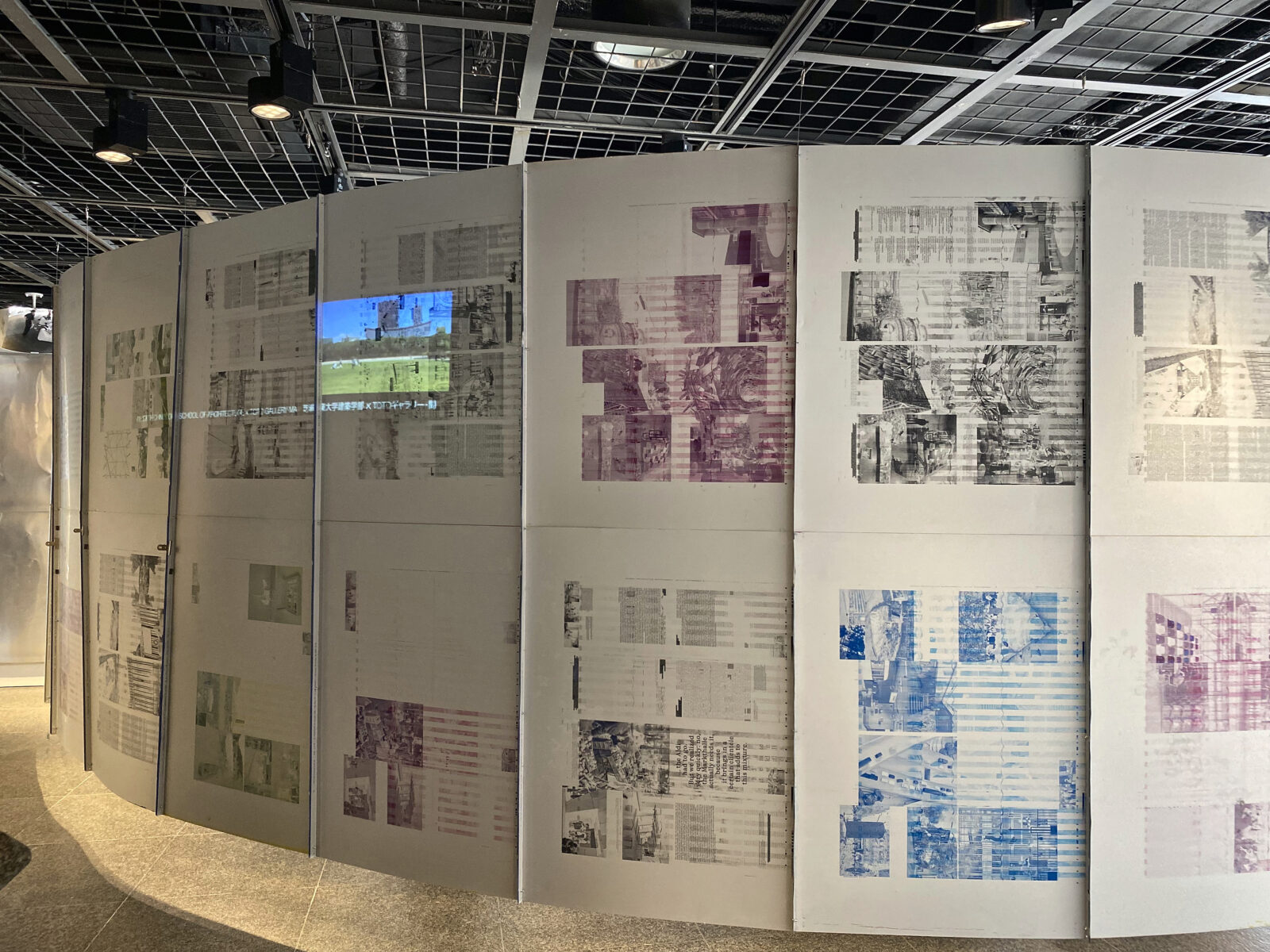 図面や記録写真に映像を重ねたWater Worksの展示壁