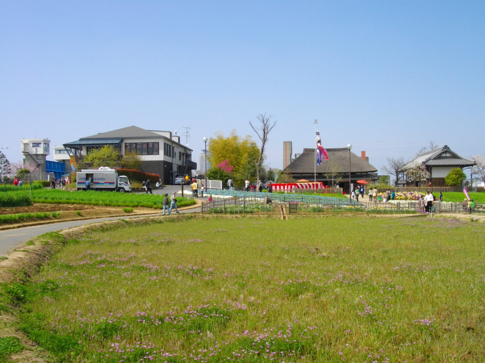 足立区都市農業公園の田畑と旧和井田家住宅周辺