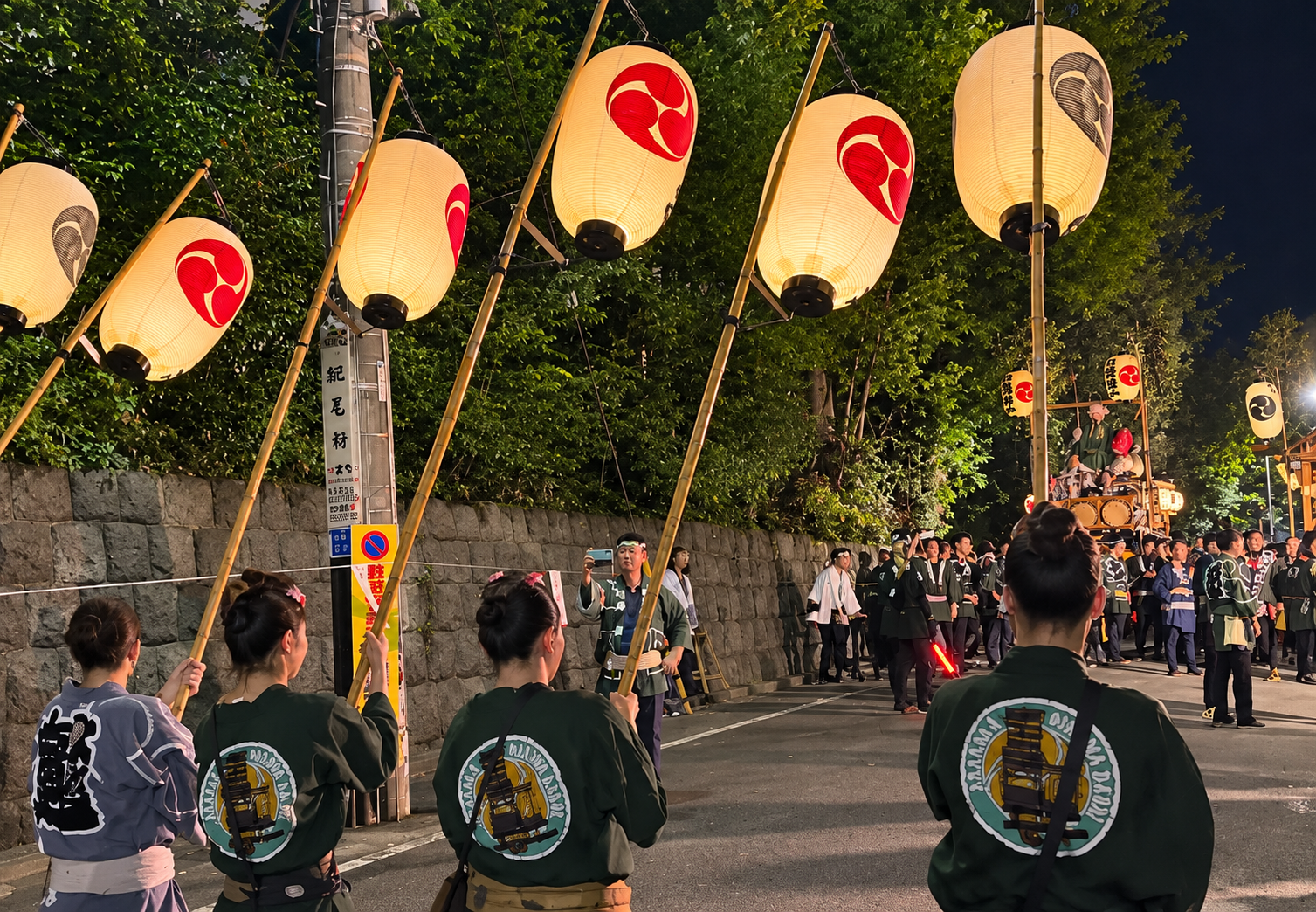 2024年9月13日の赤坂氷川祭宵宮巡行で赤坂氷川神社へ向かう氷川山車「恵比寿」