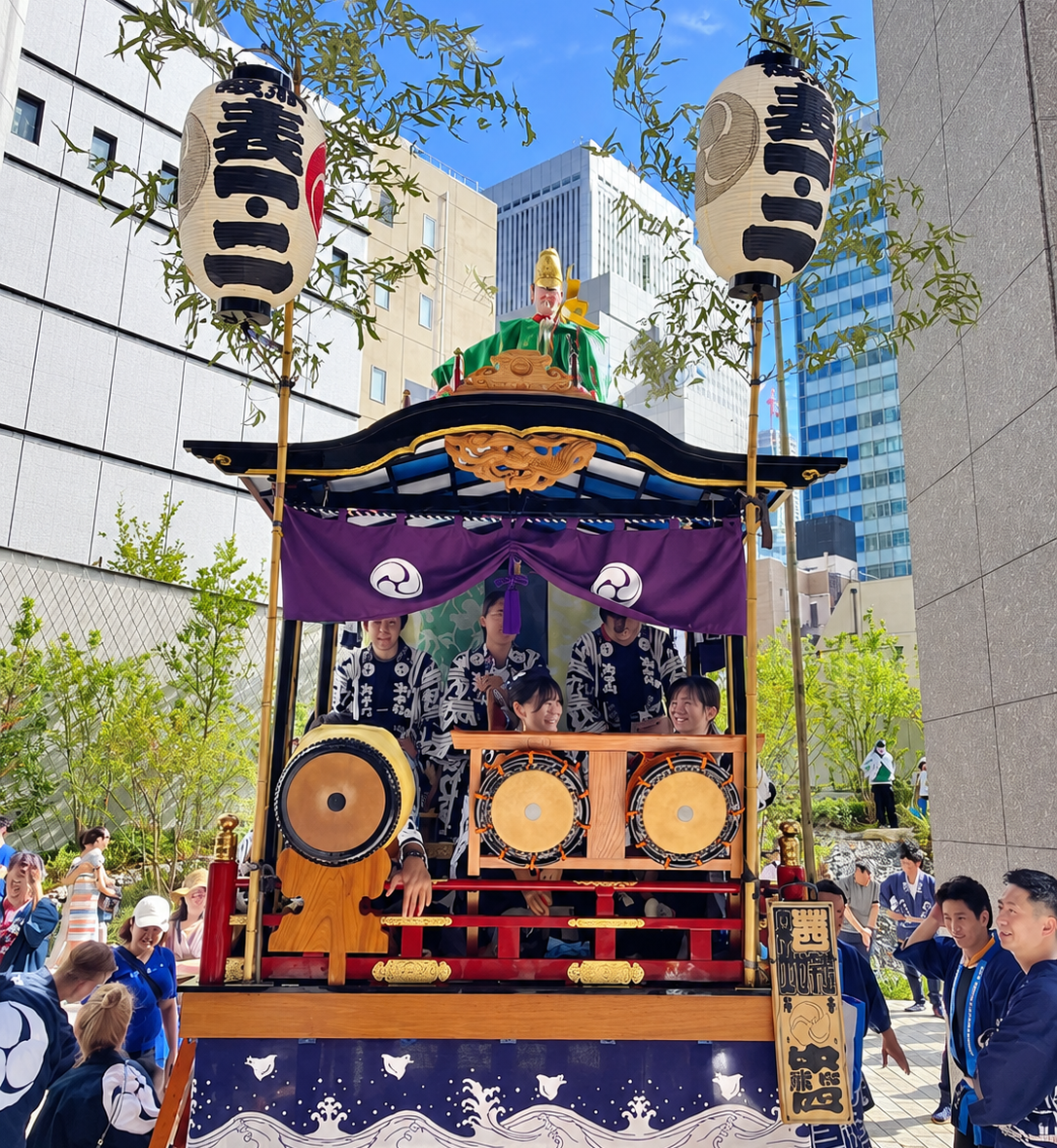2024年9月15日の赤坂氷川祭神幸祭で集結した氷川山車「猿」